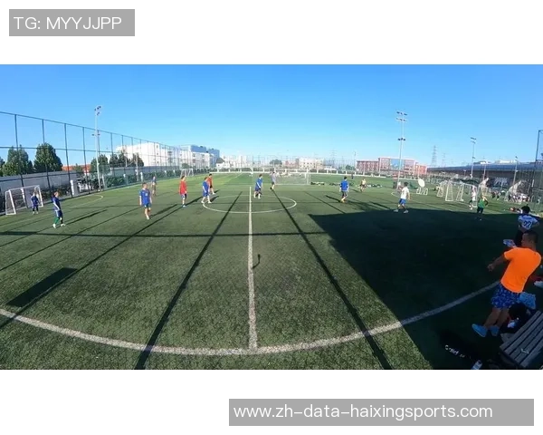 用镜头捕捉足球瞬间摄影与足球的完美结合探索运动之美