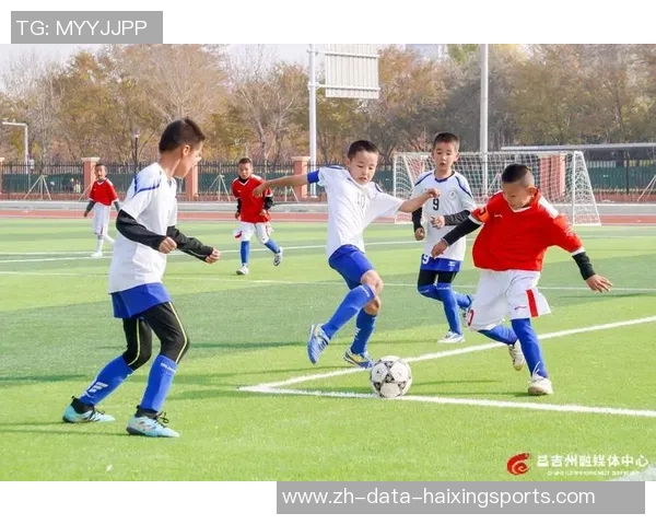足球引进课堂：让孩子们在运动中学习团队合作与策略思维