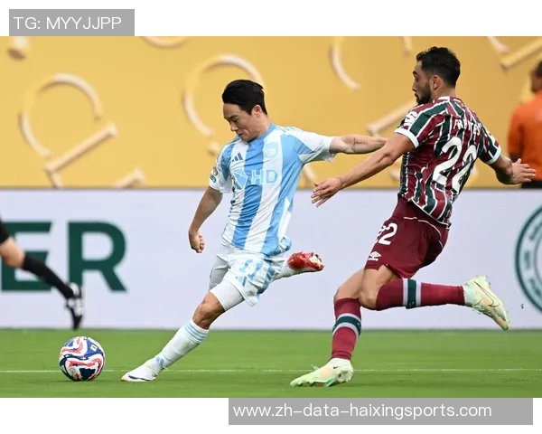 高个足球中场的战术价值与技术特点分析及其在现代足球中的应用探讨